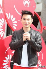 组图：王维基遭盛品儒无视 王梓轩独自过情人节