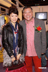 幻灯图集：万梓良加盟《岁月骄阳》 吻太太秀恩爱