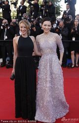 组图：《维纳斯》首映 章子怡素雅长裙助阵