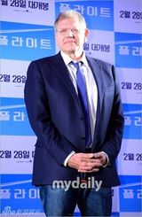 组图：罗伯特-泽米吉斯携《迫降航班》访韩