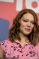 组图：《美女与野兽》发布会 蕾雅粉衣显清新