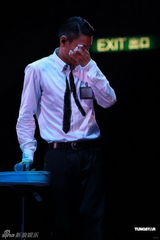 组图：刘德华“体力派”演唱会 与黎明携手同台