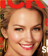 高清组图：《贝蒂》女星笑靥妩媚 大秀曼妙香肩