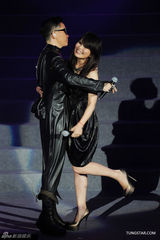 组图：苏永康台北感性开唱 周蕙与胡夏助阵