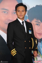 组图：“帅气机长”张智霖微博生活照集锦