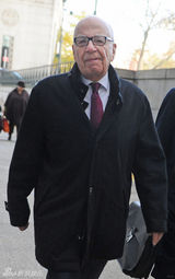 组图：邓文迪与默多克正式离婚 黑脸走出法院