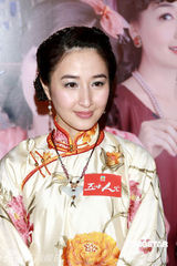 幻灯图：关咏荷9年后再拍无线剧 米雪造型“粉嫩”