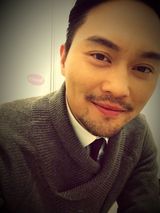 组图：“帅气机长”张智霖微博生活照集锦