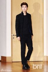 组图：李敏镐红装宣传《继承者》 主创华丽齐聚