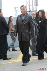 组图：方逸华跪拜邵逸夫 刘德华张学友致祭