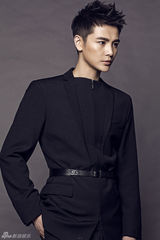 组图：男星孙坚酷型写真 表情坚毅身材纤瘦