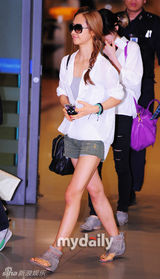 组图：少女时代结束巴黎演唱会返回韩国