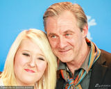 组图：《天堂希望》发布会 导演亲吻女星