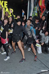 组图：陈冠希坚持跑完马拉松 一心慈善否认要洗底