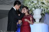 组图：刘璇北京补办婚礼与老公深情舌吻