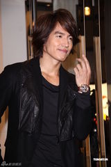 组图：言承旭剃须变清爽 否认与林志玲秘婚