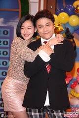 组图：小S被问胖达人千万转让 快闪避谈