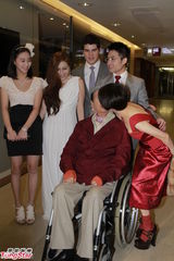 组图：赌王何鸿燊91岁大寿 四房子女喜庆摆宴