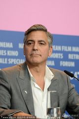 组图：《古迹卫士》克鲁尼与马特达蒙搭肩搞怪