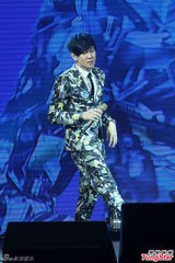 组图：林俊杰获赠超级蛋糕庆出道十周年