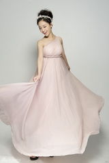 组图：王奕瑾拍典雅写真 裙角飞扬女神范十足