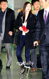 组图：韩滑冰公主金妍儿赴奥地利参加青少年冬奥会