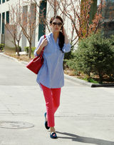 组图：张雨绮时髦靓搭秀春装引领时尚