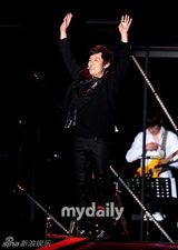 组图：韩国偶像组合神话15周年演唱会