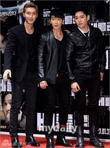 组图：全智贤新片《柏林》首映 李秉宪SJ等力挺