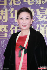 组图：章子怡火红包身裙挽手梁朝伟 宗师夺4奖