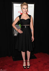 高清组图：斯嘉丽-约翰逊复古发型亮相首映式