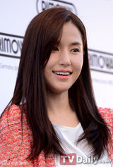 组图：韩星张赫李相烨等出席箱包品牌活动