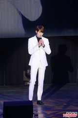 组图：金宇彬亮相台湾见面会 粉丝穿恐龙装力挺