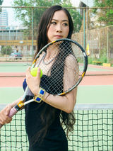 组图：芙蓉姐姐网球写真 再现经典“S型”身段