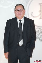 组图：汪圆圆婚礼甜蜜长吻 吴君如李嘉欣等到场