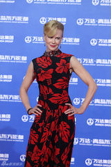 组图：万达百米红毯第二秀 梁朝伟赵薇众星百态