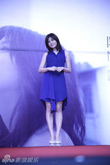 组图：陈妍希台北签唱会 与郭采洁喝交杯酒