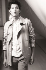 组图：型男蓝正龙将拍新电影　劲酷写真显男人本色