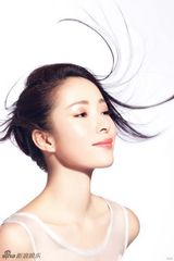 组图：江一燕携手登数码杂志 红裙难掩森女气质