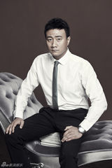 组图：胡军全家拍温情大片庆贺父母金婚