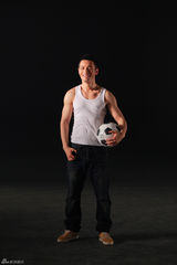 组图：黄晓明时尚运动片大片酷帅有型