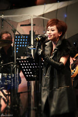 组图：崔子格北京演唱会落幕 造型暗黑叛逆