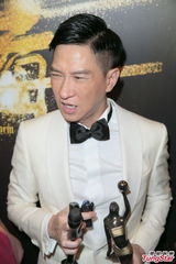 组图：张家辉向太太报喜 与好友争影帝心情矛盾