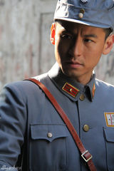 组图：《借问英雄何处》钱泳辰军装照英气威武