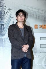 高清组图：韩国电影《巨塔》首映群星云集