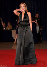 高清图：C罗女友白宫晚宴性感裸背 罗韩纯黑装肃穆