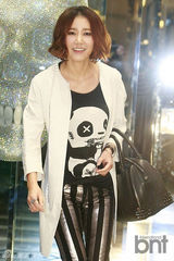 组图：李相烨吴妍秀等为品牌站台展时尚魅力