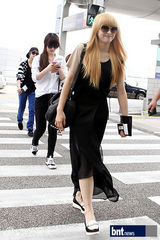 组图：SM家族赴台湾演出亮相机场