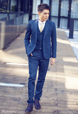 组图：霍政谚街拍风度翩翩帅气逼人