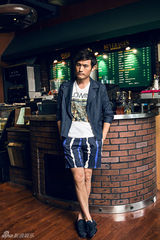 组图：耿乐化身时尚绅士演绎秋装潮流